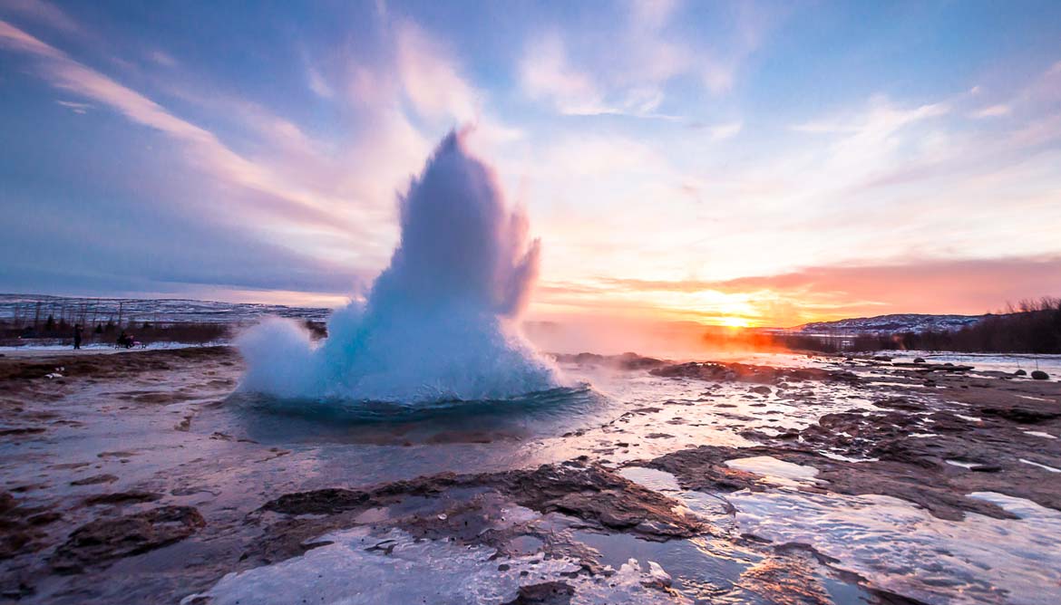 iceland-geyser.jpg